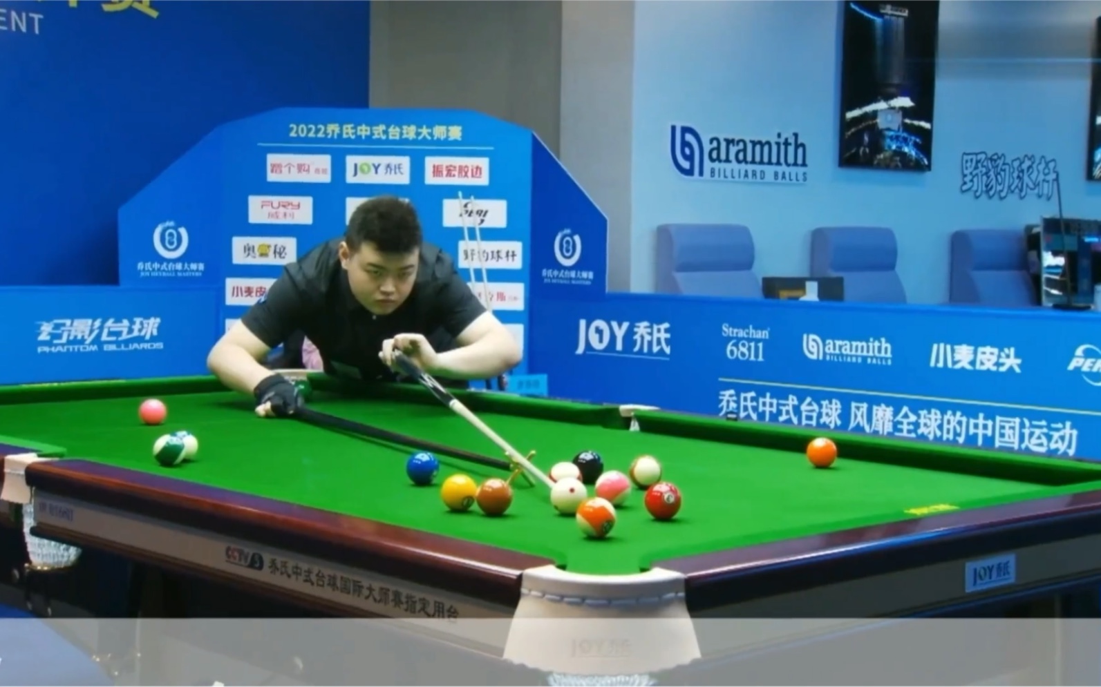 她都表现出 她都表现出