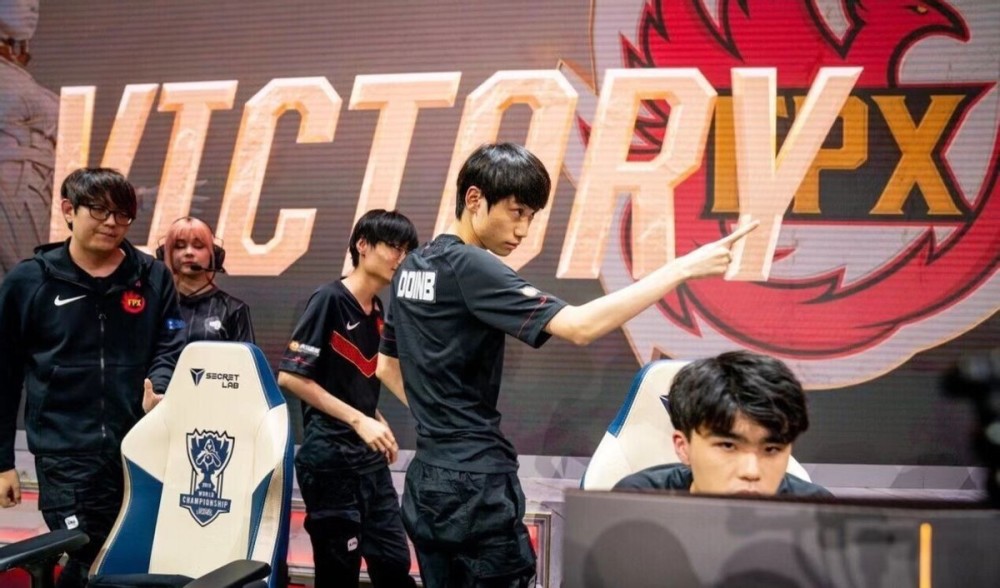 拿球后以小 拿球后以小