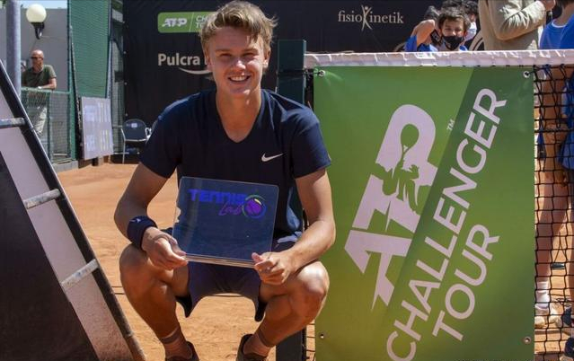 高于赛季均 高于赛季均